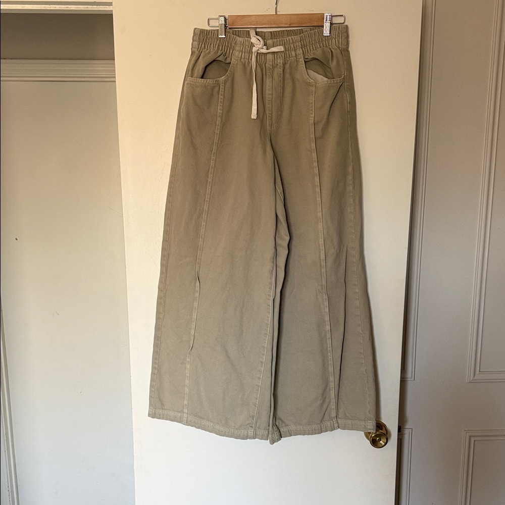 Universal Thread Beige Elastic Waist Pants